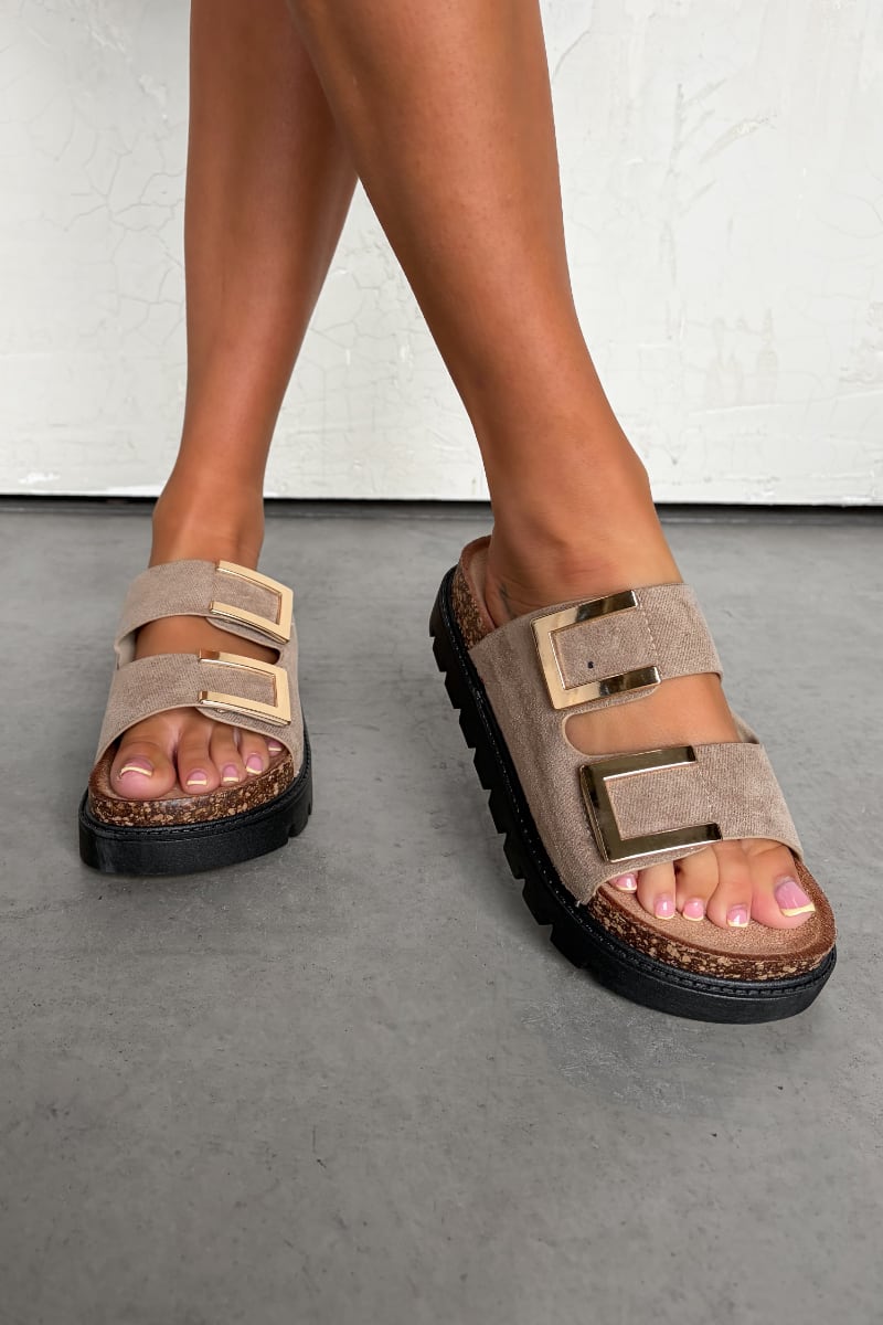 Sandalias Diana con hebilla dorada - Beige