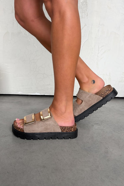 Sandalias Diana con hebilla dorada - Beige