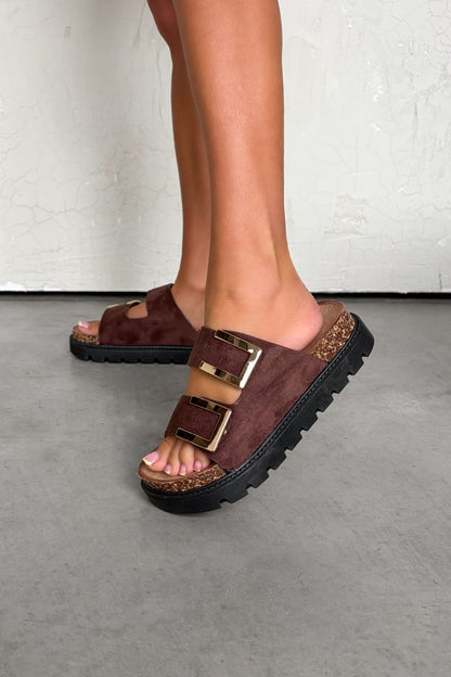 Sandalias Diana con Hebilla Dorada - Marrón