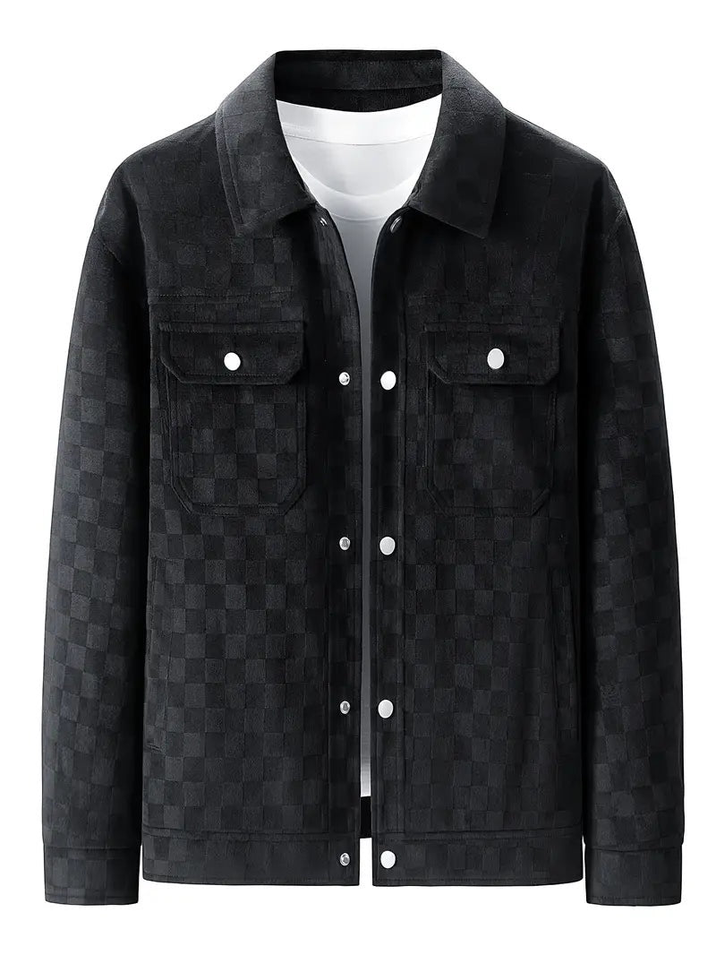 Chaqueta negra de ante de terciopelo con textura de cuadros, bolsillos con solapa y broches, de Alma Cruz.