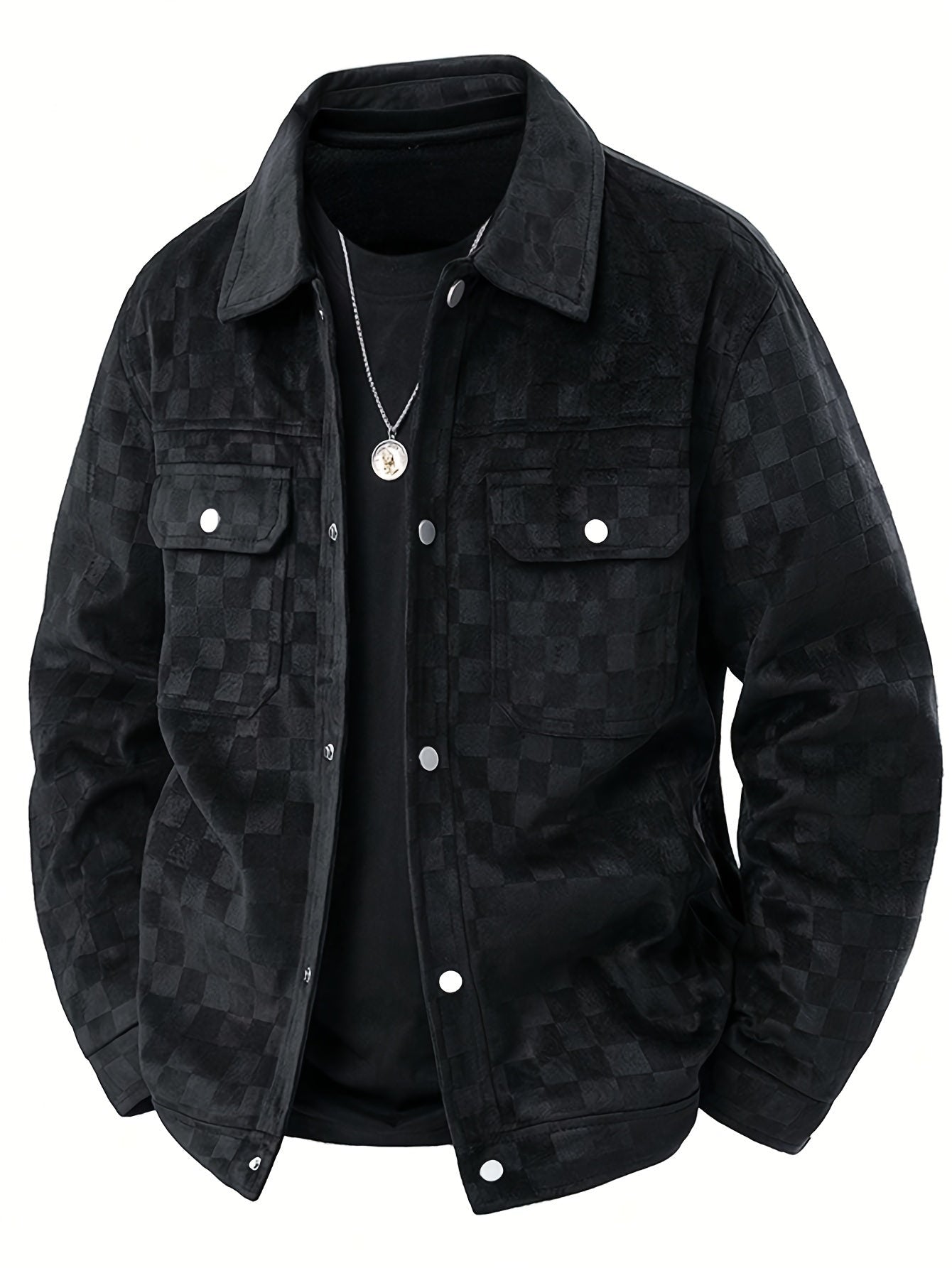 Chaqueta negra de ante de terciopelo con textura de cuadros, cuello camisero, bolsillos con solapa y broches. Alma Cruz.