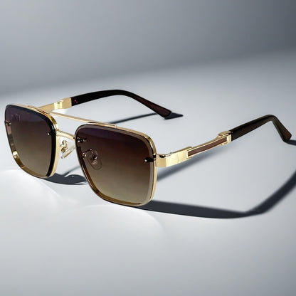 Alma Cruz Gafas de sol Aviator Lucas doradas con cristales degradados y montura metálica cuadrada.