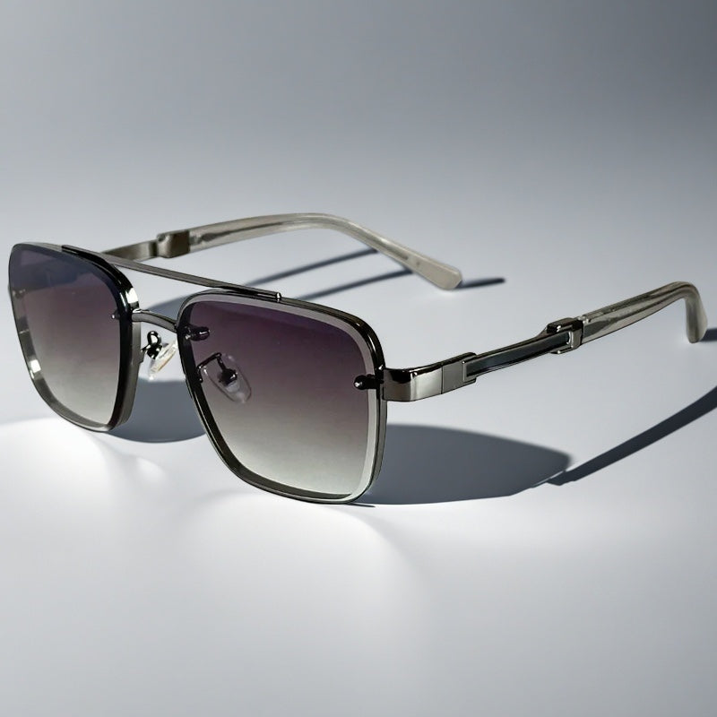Alma Cruz Gafas de sol aviador con montura metálica dorada y cristales degradados, estilo cuadrado.