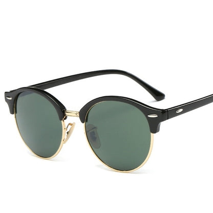 Alma Cruz Gafas de sol estilo clubmaster con montura de aleación negra y dorada, lentes verdes con protección UV400.