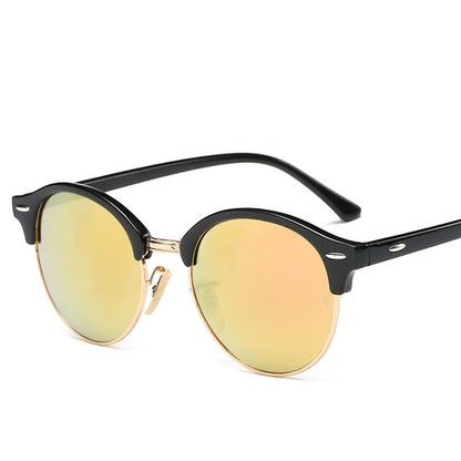 Gafas de sol Alma Cruz Luis con montura de aleación negra y dorada, lentes de espejo con protección UV400 y antirreflectantes.