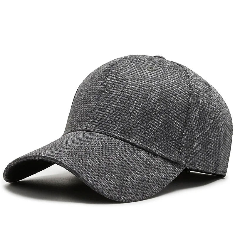 Gorra Benjamin de Alma Cruz en tejido de cuadrícula tonal gris, mezcla de algodón y acrílico, con banda interior elástica.