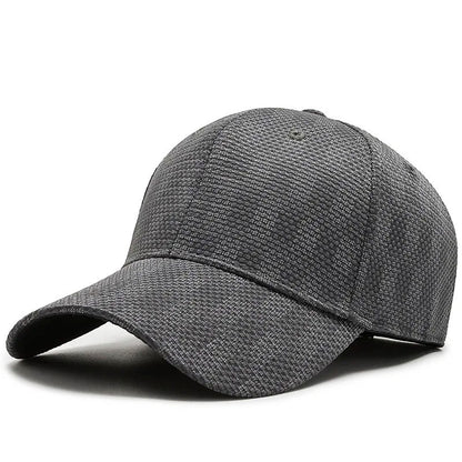 Gorra Benjamin de Alma Cruz en tejido de cuadrícula tonal gris, mezcla de algodón y acrílico, con banda interior elástica.