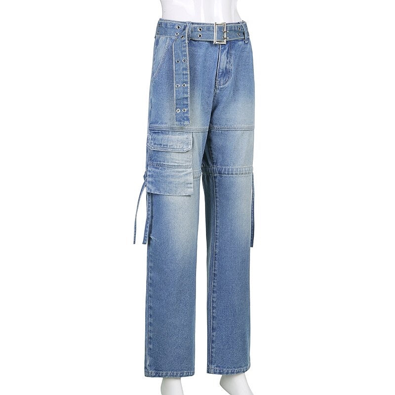Pantalones cargo Alma Cruz vaqueros de pierna ancha con cinturón y cordones ajustables en los tobillos.