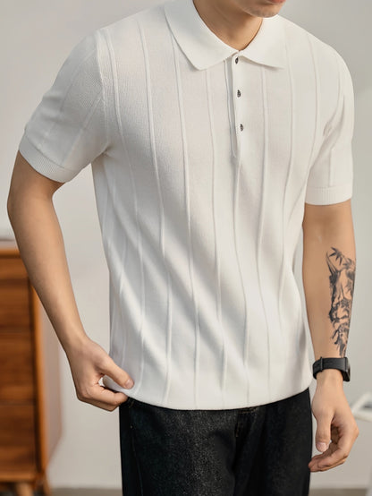Polo blanco de punto de algodón peinado de Alma Cruz con canalé vertical texturizado y cuello estructurado.