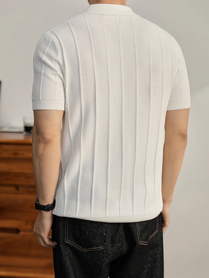 Polo blanco de manga corta Alma Cruz de punto de algodón peinado con canalé vertical texturizado y cuello estructurado.