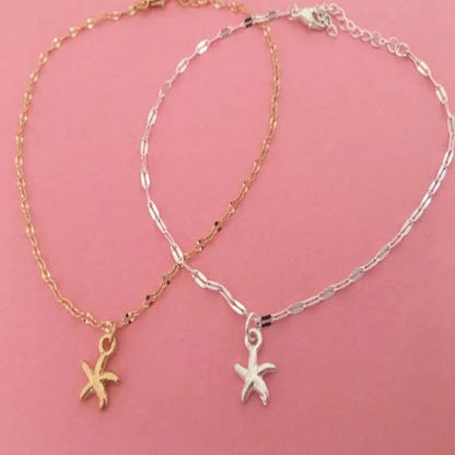 Tobilleras dorada y plateada de Alma Cruz con colgante de estrella de mar, fabricadas en cobre.