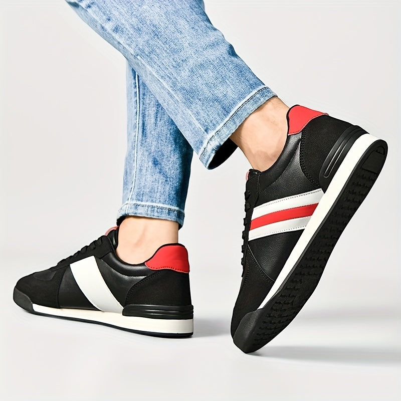 Zapatillas deportivas negras de piel auténtica Alma Cruz con rayas rojas y blancas, suela acolchada y detalles rojos en el talón.