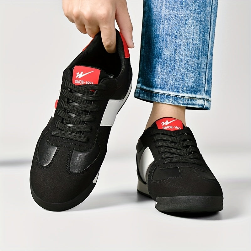 Zapatillas deportivas negras de piel auténtica Alma Cruz con detalles retro en blanco y rojo, suela acolchada.