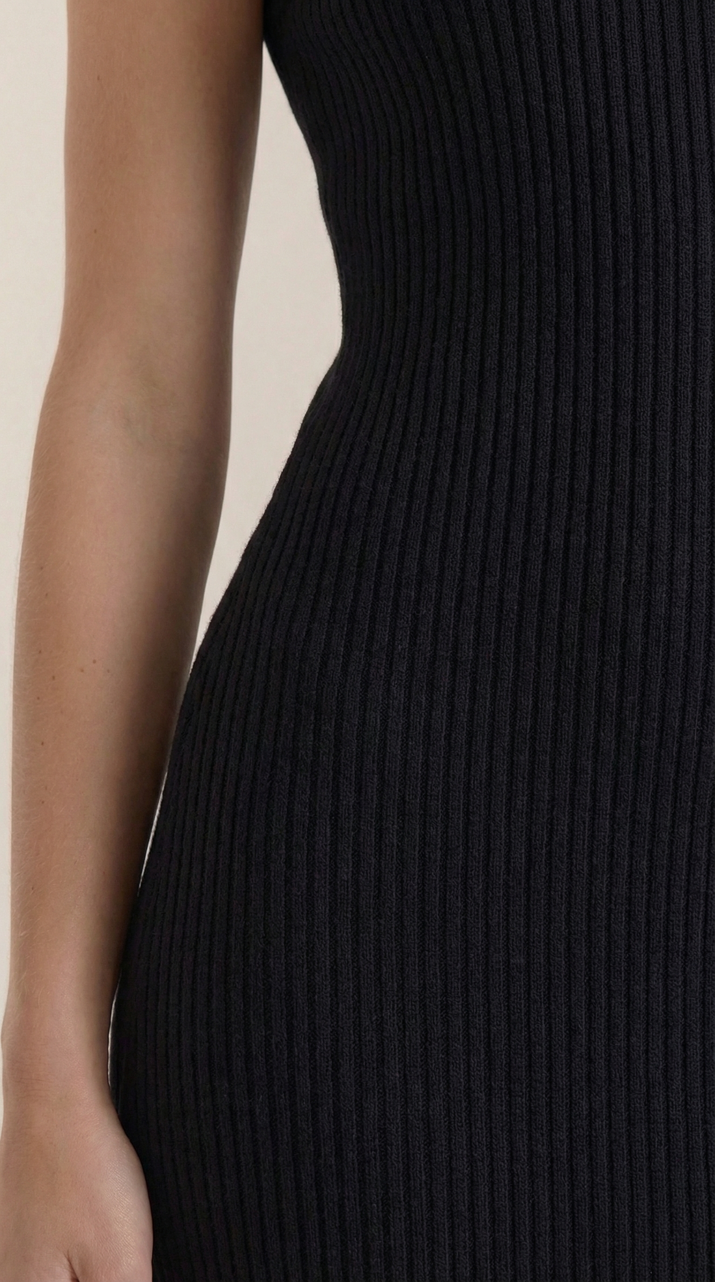 Vestido Maxi Sonia Ajustado con Cuello Alto