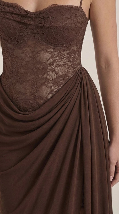 Vestido Maxi Giselle de Encaje con Corsé y Un Hombro